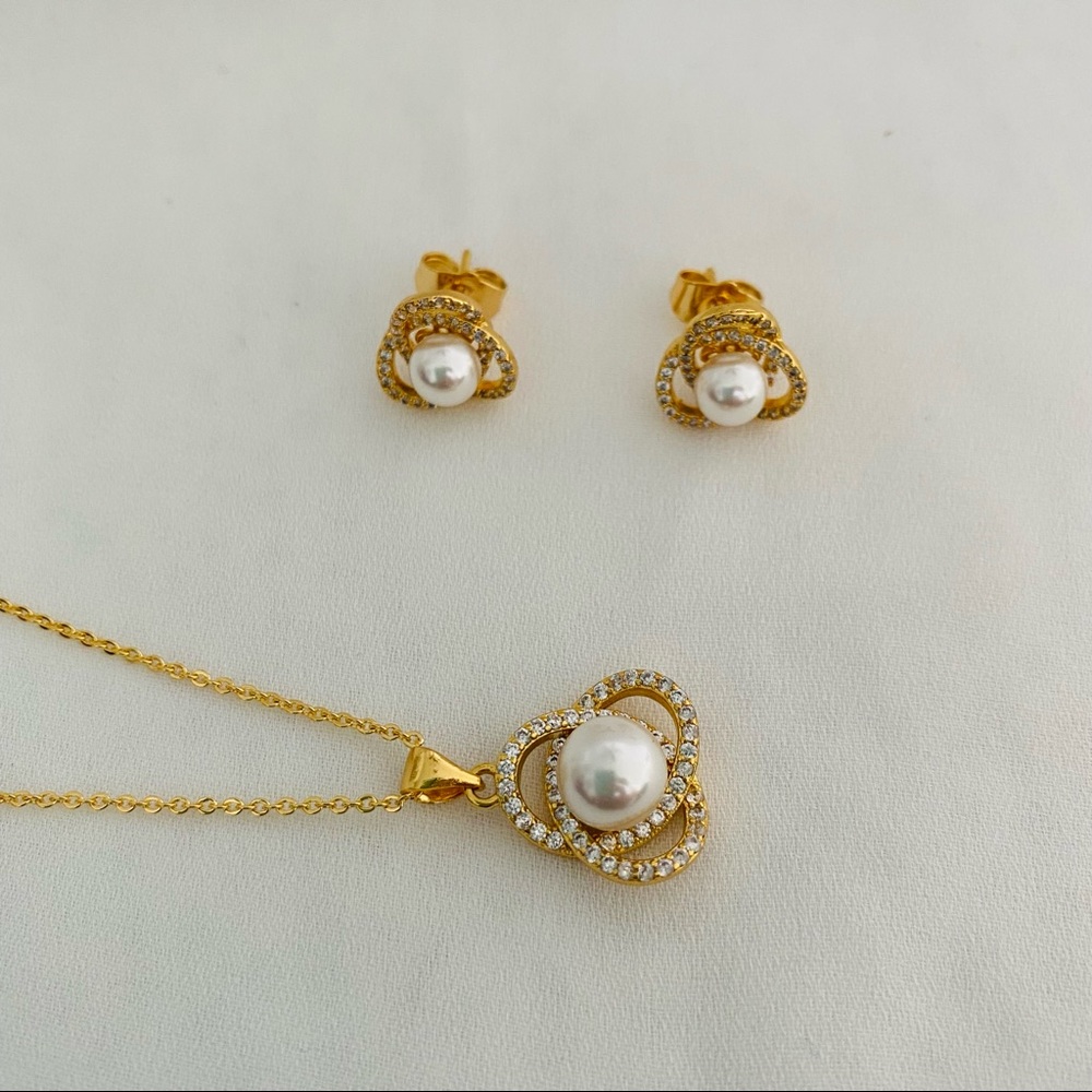 Flower Necklace & Earrings